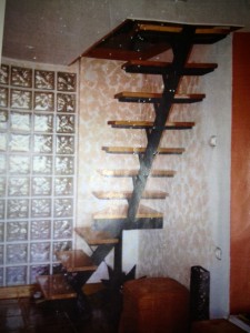 escada em ferro de sotão