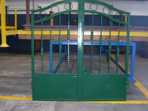 portão pequeno em ferro forjado